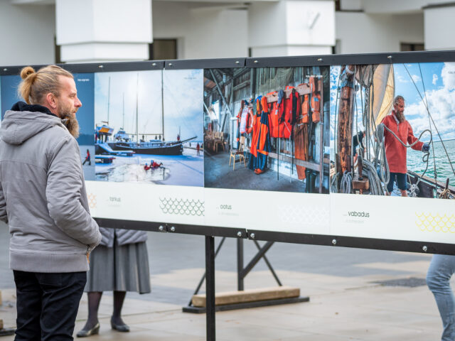 Fotonäituse “Olla ei saa me merete” avamine Kärdla keskväljakul