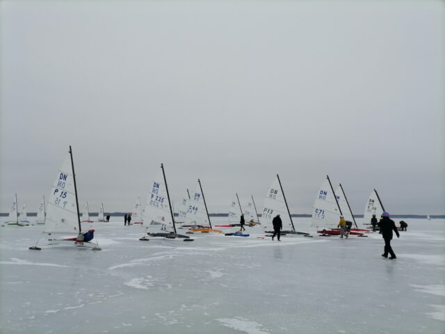Hiiumaa jääpurjetajad teevad tegusid!